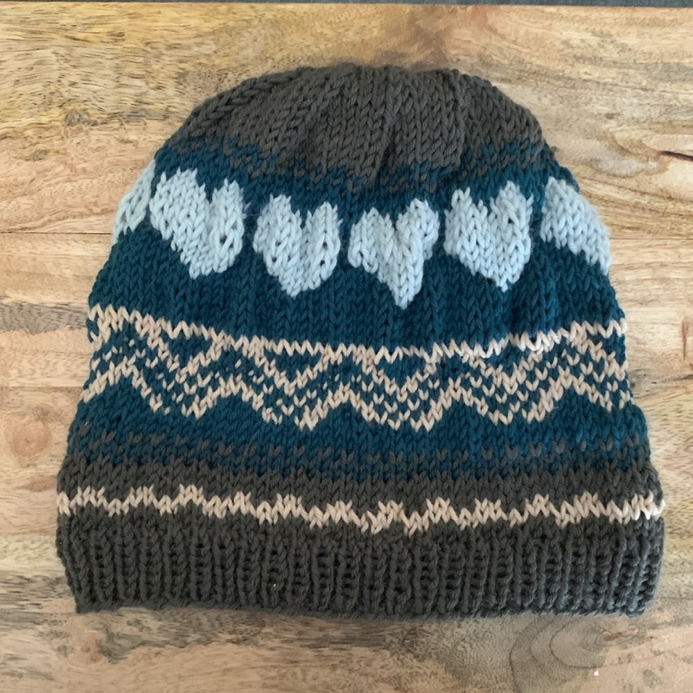 Fair Isle Hand Knitted Hat with Hearts and geometrical pattern -Merino Superwash - Picture 7 of 11